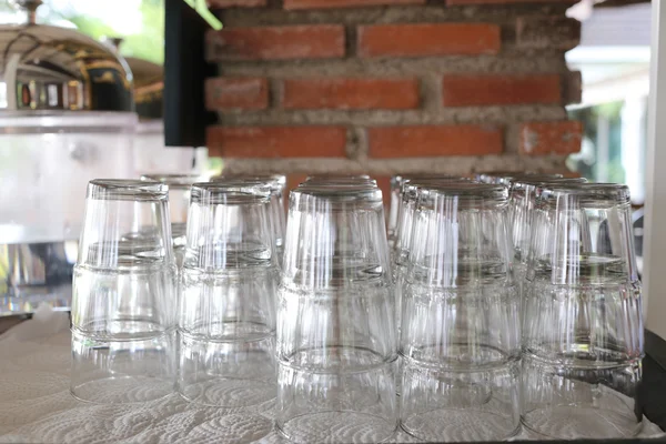 Glas Trinkwasser zur Vorbereitung. — Stockfoto