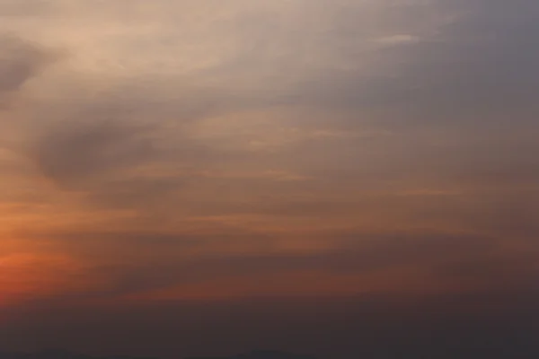 美しいタイの夏の夕暮れの空. — ストック写真