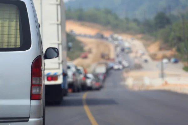 Ingorgo sulla strada perché la costruzione di autostrada di lavoro . — Foto Stock