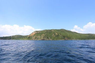 Güzel havalarda Adası ve mavi gökyüzü.