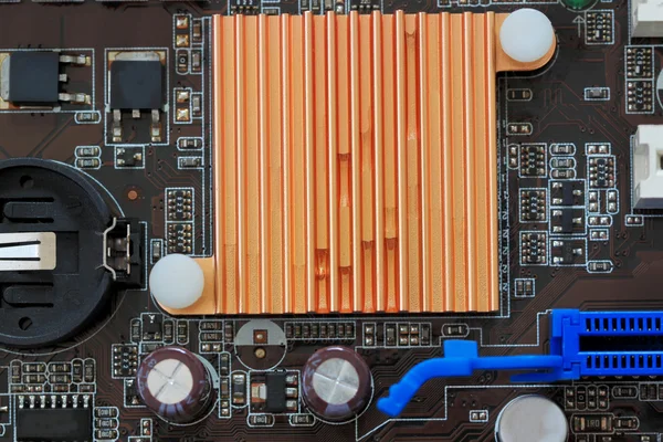 Componentes eletrônicos de soquete no computador PC mainboard . — Fotografia de Stock