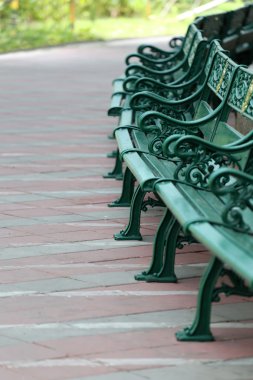 Yeşil banklar dekore Parkı ekipmanları mobilya