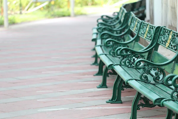 Yeşil banklar dekore Parkı ekipmanları mobilya