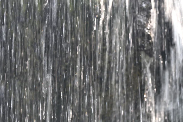 Verwischen Wasserfall aus Stein Hintergrund für Design Natur Hintergrund. — Stockfoto