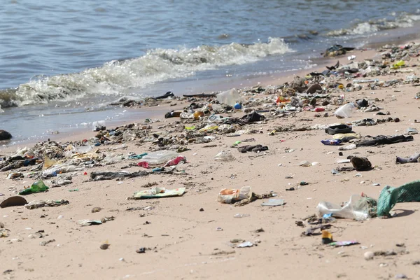 The beach have a garbage and effluents. — Stock Photo, Image