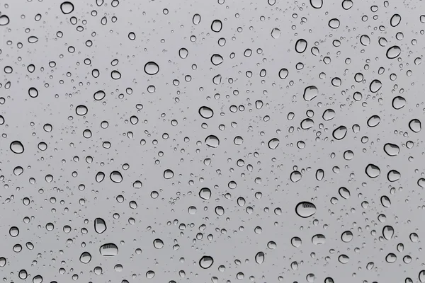 Wassertropfen für den Hintergrund auf Glas Autoscheibe zu abstrahieren — Stockfoto