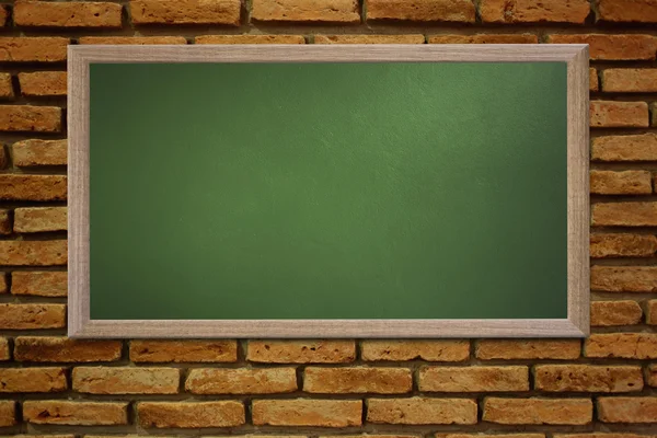 Blank old school blackboard on a grunge wall and can input text — Stock Photo, Image