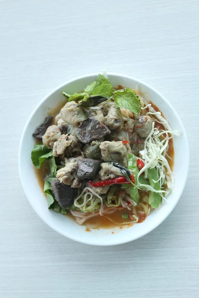 Köri tavuk noodles sebze (khanom çene). — Stok fotoğraf