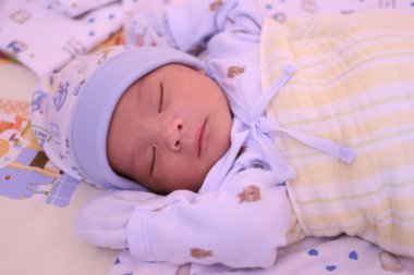 Asya bebek uyuyor.