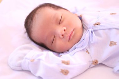 Asya bebek uyuyor.