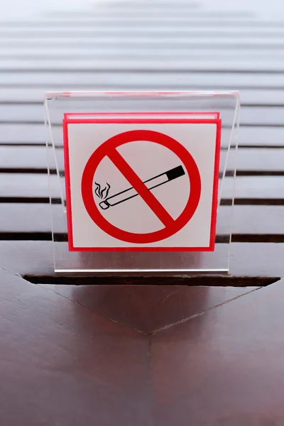 Signs of no smoking on the table. — Stock Photo, Image