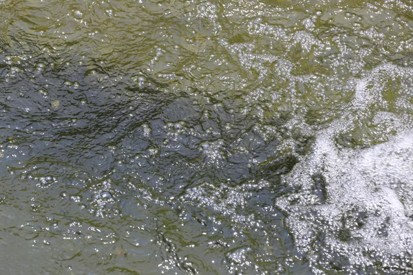 Blasen auf Oberwasser aus der Maschine, um Sauerstoff zu produzieren. — Stockfoto