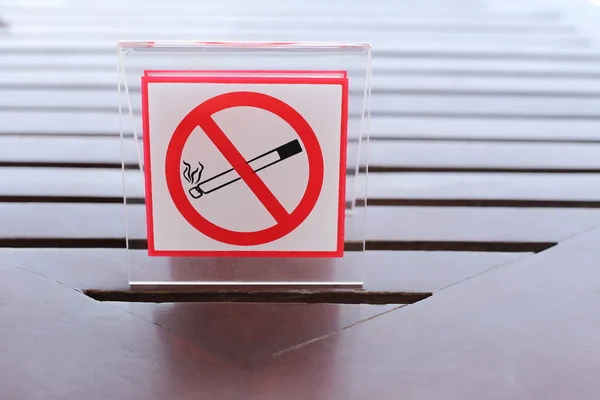 Signs of no smoking on the table. — Stock Photo, Image