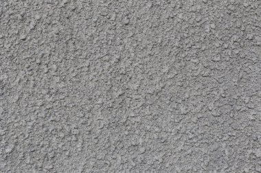 yüzeyi eski beton yıpranmış.
