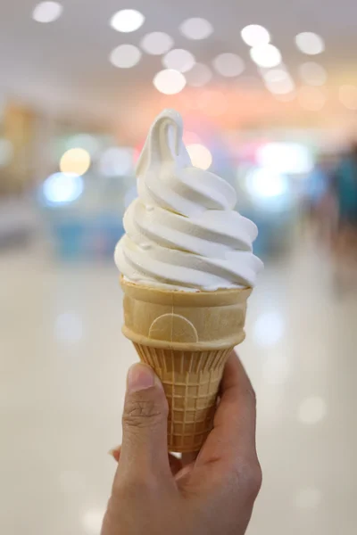 Milk ice cream in hand. — Stock Photo, Image