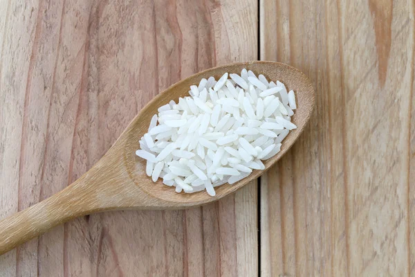 Organic jasmine rice in wooden spoon. — Stock Photo, Image