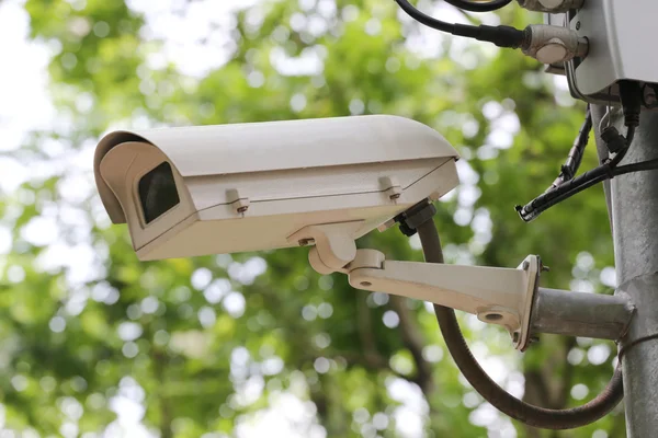 CCTV camera digitale video recorder in openbaar park. — Stockfoto