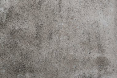 yüzeyi eski beton yıpranmış.