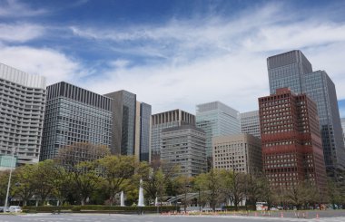 Gökdelen ya da Tokyo ve merkezi o bölgede Marunouchi binalarda
