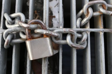 eski asma kilit zinciri kilit.