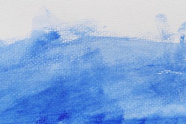 Çalışma dokusu konseptinizde tasarım için sanat kağıdı arkaplanındaki mavi suluboya.