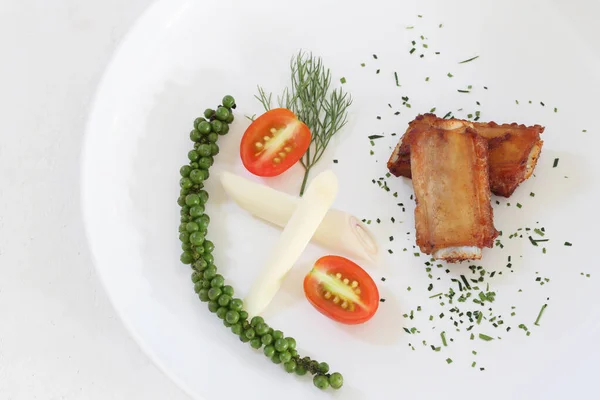 Gebakken Varkensribbetjes Met Peper Witte Schotel Houten Vloer Gezond Thais — Stockfoto