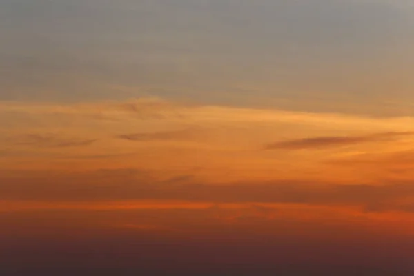 日没後の空と雲 自然の景観デザインのための夕暮れの空の景色 — ストック写真
