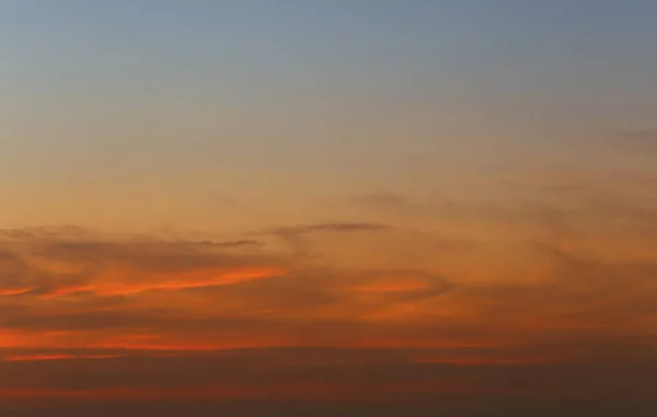 日没後の空と雲 自然の景観デザインのための夕暮れの空の景色 — ストック写真