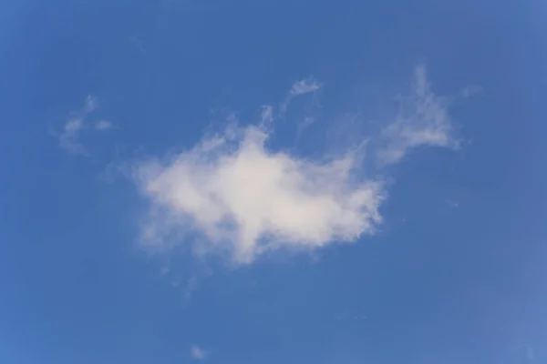 Блакитне Небо Білими Хмарами Денному Фоні Дизайну Концепція Роботи — стокове фото