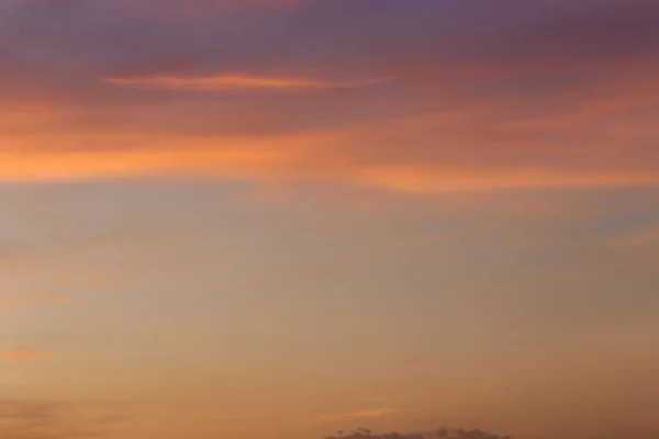 日没後の空と雲 自然の景観デザインのための夕暮れの空の景色 — ストック写真