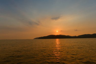 Tayland 'da günbatımı deniz manzarası, Chong Samaesarn popüler bir turizm merkezidir..