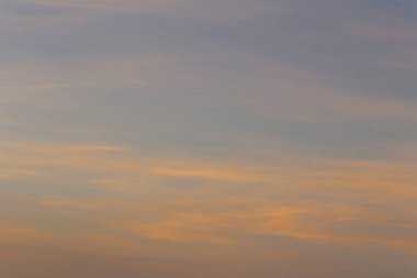 Güneşin altındaki alacakaranlık gökyüzü tasarım için yükselir iş arka planınız.