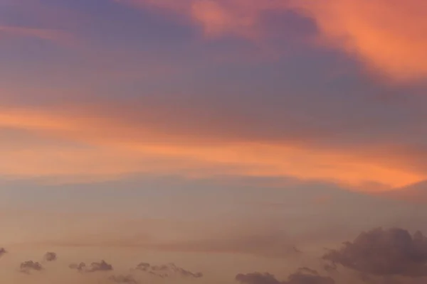 日没後の空と雲 自然の景観デザインのための夕暮れの空の景色 — ストック写真