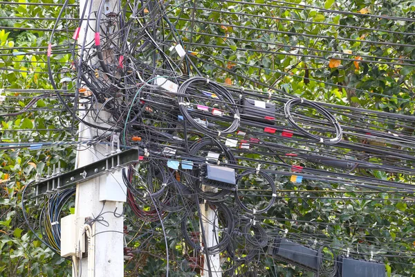 Kabeldrähte Den Strommasten Sind Verwirrt Chaotische Signalleitung Für Die Gestaltung — Stockfoto