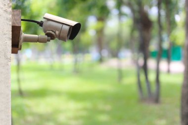 Bahçedeki CCTV sistemi ve monitör için güvenlik araçlarında kopyalama alanı var.