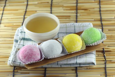 Japon tatlı yapışkan pirinç yapılmış.