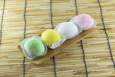 Japon tatlı yapışkan pirinç yapılmış.