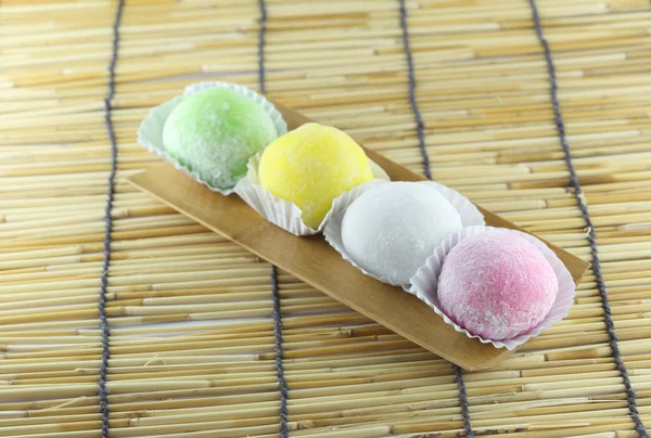 Japanska desserter gjorda av klibbigt ris. — Stockfoto