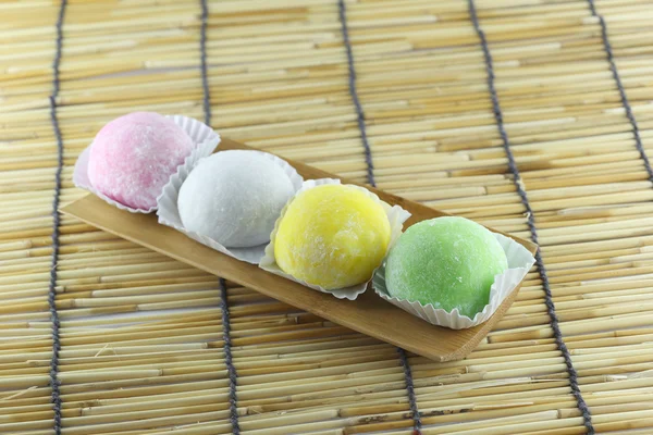 Japanse desserts gemaakt van kleverige rijst. — Stockfoto