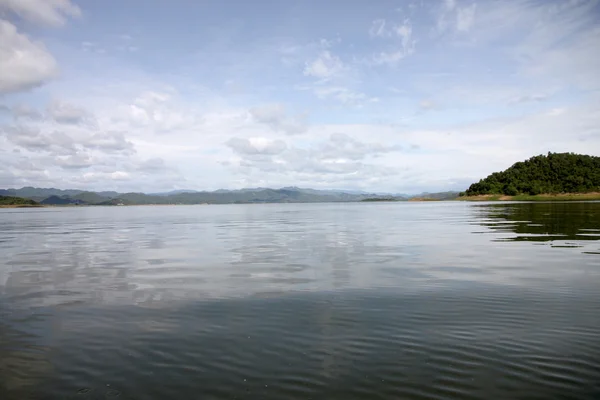 Vue sur le lac en Thaïlande . — Photo