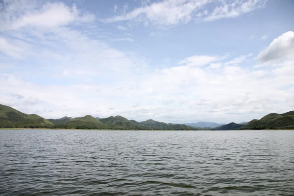 Вид на озеро в Таиланде . — стоковое фото