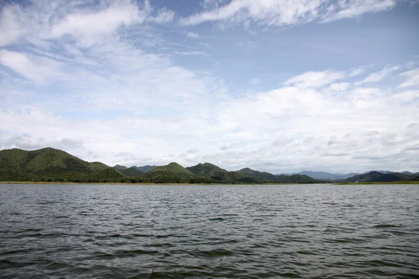 Vue sur le lac en Thaïlande . — Photo