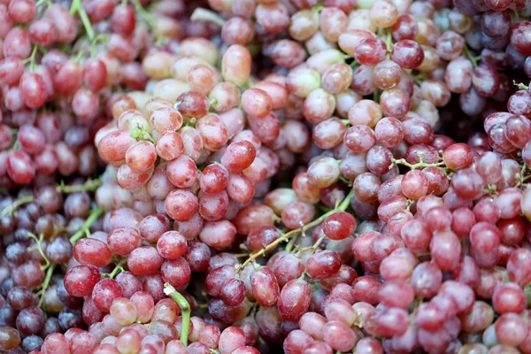 Pilha de uvas frescas . — Fotografia de Stock