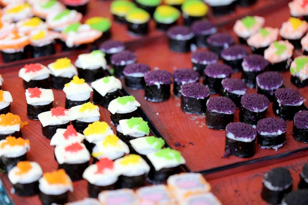 Sushi en restaurante japonés . — Foto de Stock