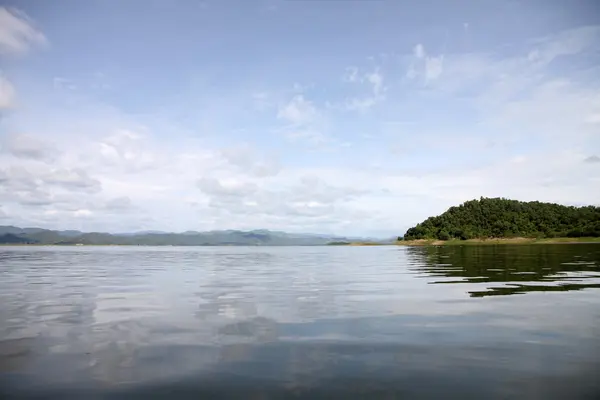 Utsikt över sjön i thailand. — Stockfoto
