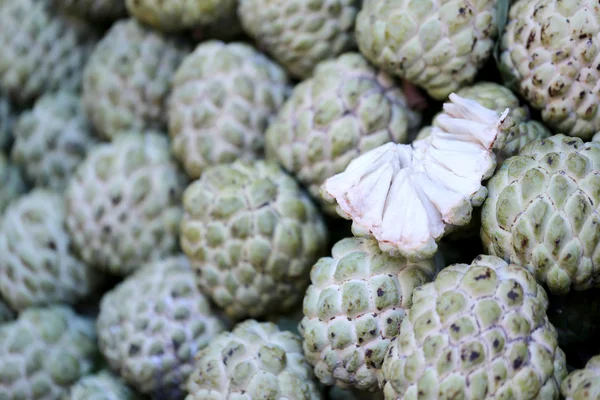 Verse annona vruchten. — Stockfoto