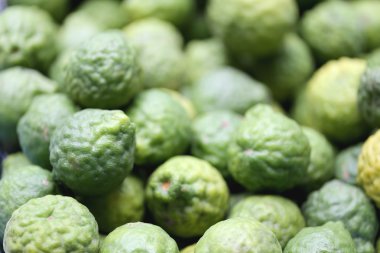 Taze bergamot meyve yığını.