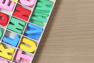 Kutusundaki karakterlerin renkli.