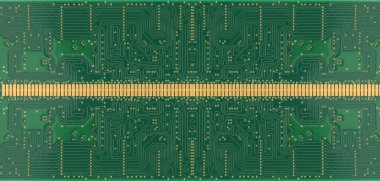 Elektronik devre kartı yeşil.