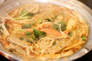 Sukiyaki, baharatlı.